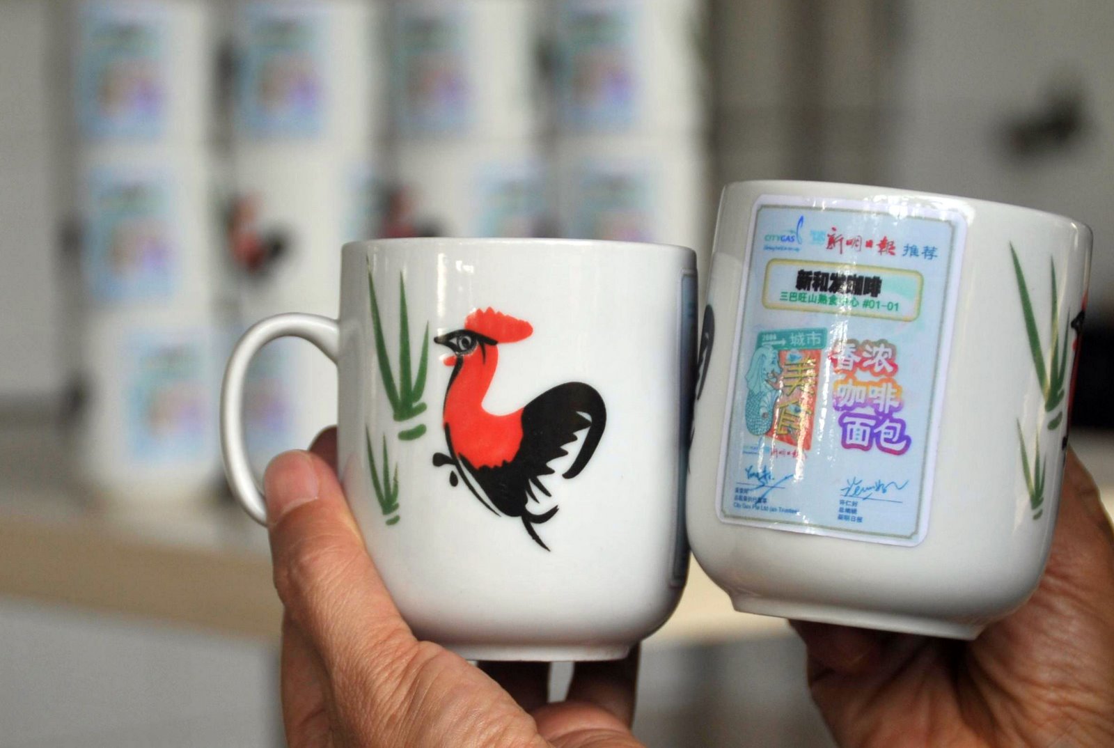 将奖状印在杯子上。 将奖状印在杯子上。