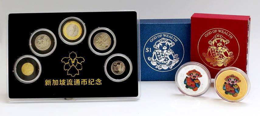 好料1 ●赢取由黄金金庄送出总值高达178元的财神爷钱币10套(财神银币一个,财神铜章一个,新加坡流通币纪念一套5个) 与此同时,剪下《新明日报》报头到珍珠坊黄金金庄购买财神爷钱币,可折扣10元。黄金金庄珠宝行位于珍珠坊#01-79B/79C,电话号码:65322662。 好料1 ●赢取由黄金金庄送出总值高达178元的财神爷钱币10套(财神银币一个,财神铜章一个,新加坡流通币纪念一套5个) 与此同时,剪下《新明日报》报头到珍珠坊黄金金庄购买财神爷钱币,可折扣10元。黄金金庄珠宝行位于珍珠坊#01-79B/79C,电话号码:65322662。