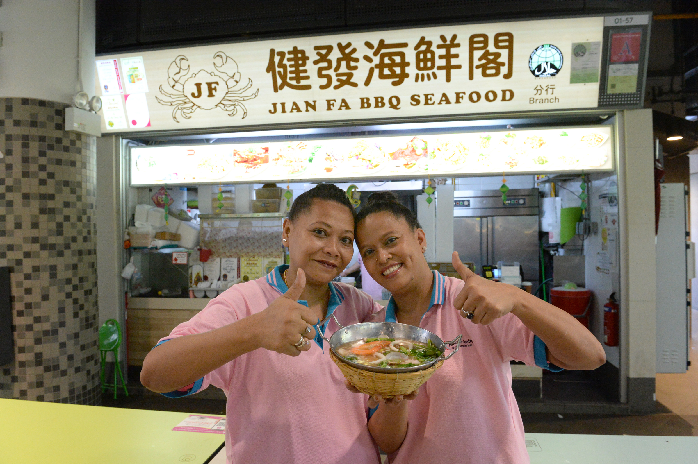 由三名厨师接力打理的健发海鲜阁，每天在Our Tampines Hub20小时营业。