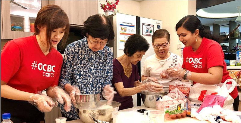 行善不落人后,华侨银行多年来出钱又出力。 行善不落人后,华侨银行多年来出钱又出力。