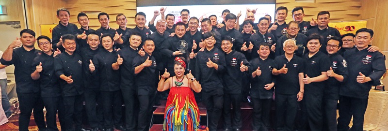 中厨协会逾30精英厨师团队昨到场,为读者准备六道珍馐美馔。 中厨协会逾30精英厨师团队昨到场,为读者准备六道珍馐美馔。