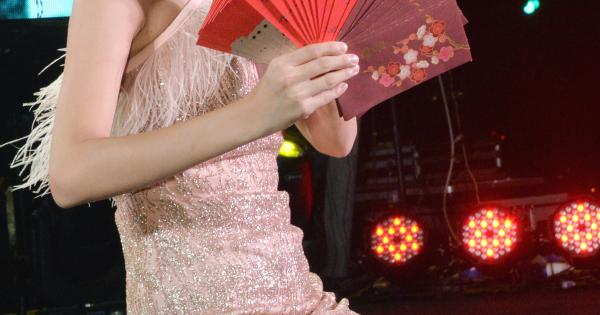 『双语天后』李佩芬是炙手可热的歌台司仪。