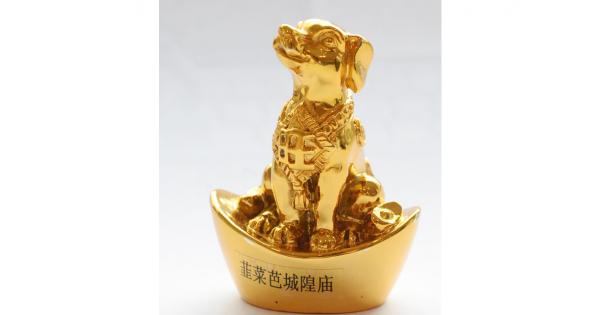 “旺旺生财”元宝狗吉祥物。