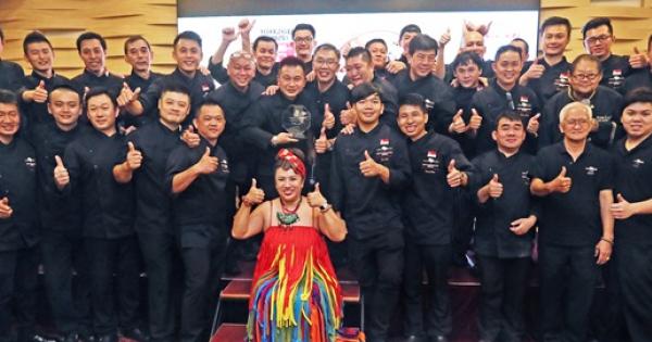 中厨协会逾30精英厨师团队昨到场,为读者准备六道珍馐美馔。 中厨协会逾30精英厨师团队昨到场,为读者准备六道珍馐美馔。